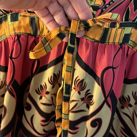 Cabi 100% silk top. 3/4 sleeved. Tie at the waist. Size Small - Picture 3 of 10